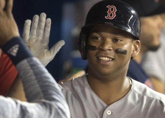Rafael Devers empuja seis carreras en victoria de Boston sonbre los Blue Jays