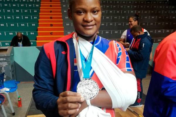 Crismery Santana sufre lesión y logra medalla de plata