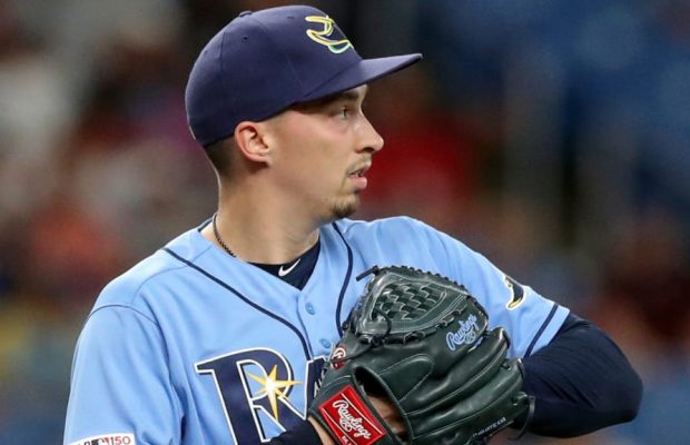 Snell a operarse del codo; fuera 4 semanas