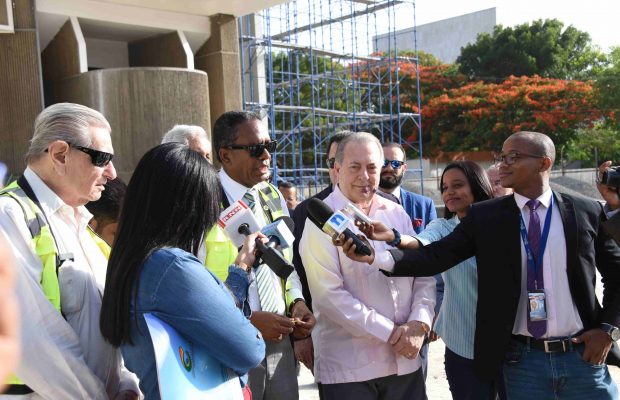 Avanzan trabajos de remodelación en la plaza de la Cultura