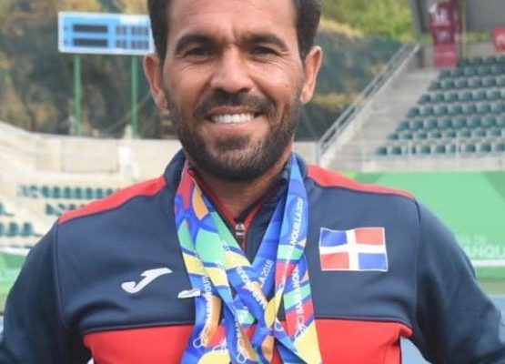 Víctor Estrella anuncia que se retirá del tenis profesional en el mes de octubre