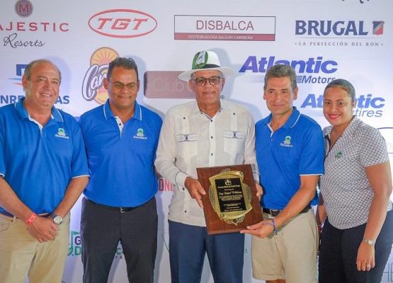 César Rodríguez, primer lugar bruto torneo golf Punta Blanca
