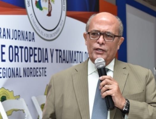 El doctor José Silié Ruiz dicta conferencias en San Francisco de Macorís