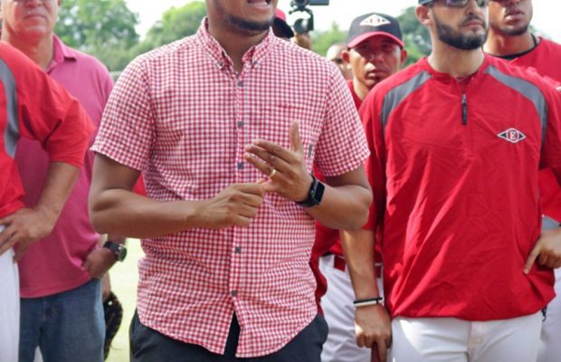 49 jugadores se reportan en primer día entrenamientos de Leones del Escogido