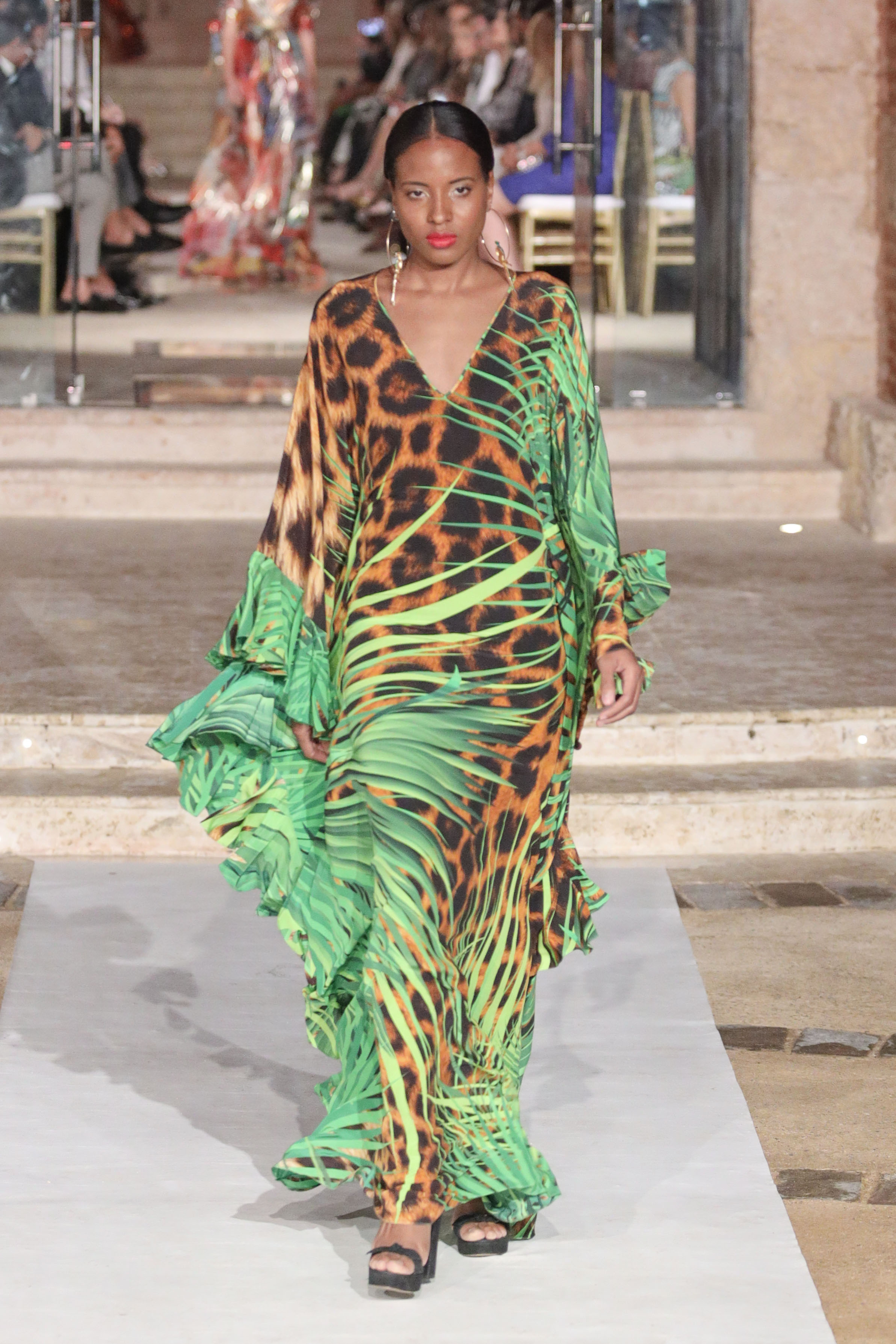 Naeem_Khan_DM2019_Freddy_Cruz-16