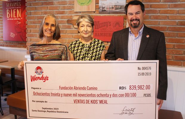 Wendy´s entrega donativo a Fundación “Abriendo Camino”
