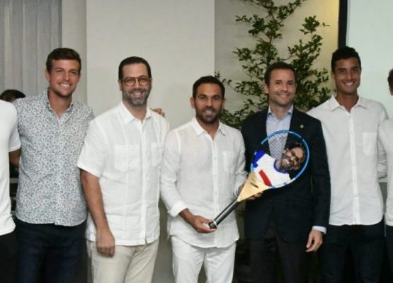 Víctor Estrella recibe homenaje antes de iniciar su último torneo profesional
