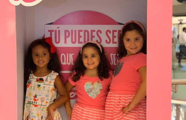 Las Barbies invaden 3er. Nivel de Ágora Mall