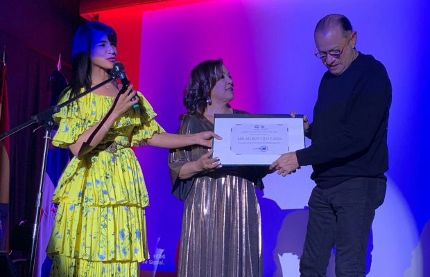 Milly Quezada protagoniza cierre temporada «Arroz con Mango» en Paris.