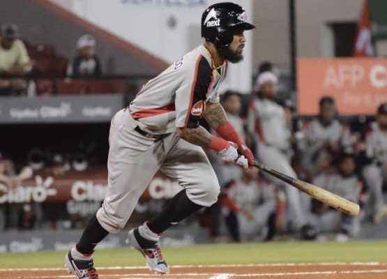 Leones regresan al primer lugar y Licey frena racha de toros
