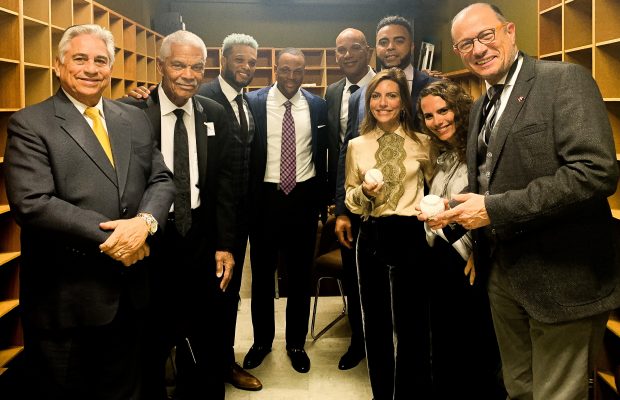 Exposición fotográfica en la UNESCO relata la vida de Glorias del béisbol dominicano