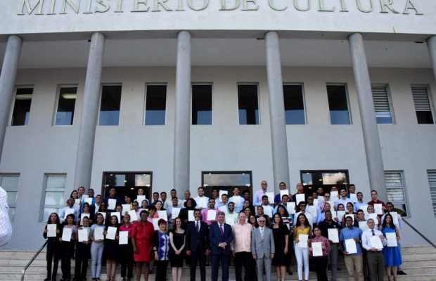 Escuela ABRSM de Inglaterra certifica estudios de jóvenes músicos dominicanos