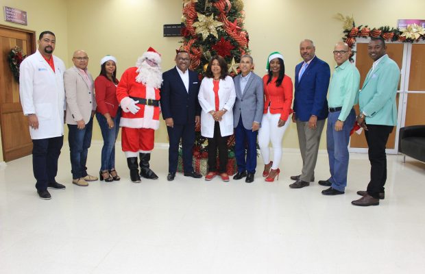 Hospital Ney Arias da inicio a la Navidad con Encendido el Arbolito y Aguinaldo