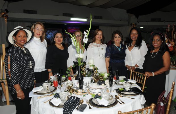 Una tarde de  té en honor a Liliam Almánzar