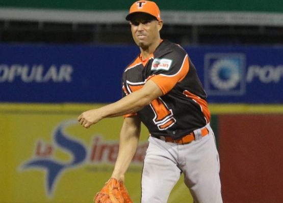 Raúl Valdés amarra los bates de Leones y los Toros trepan al primer lugar