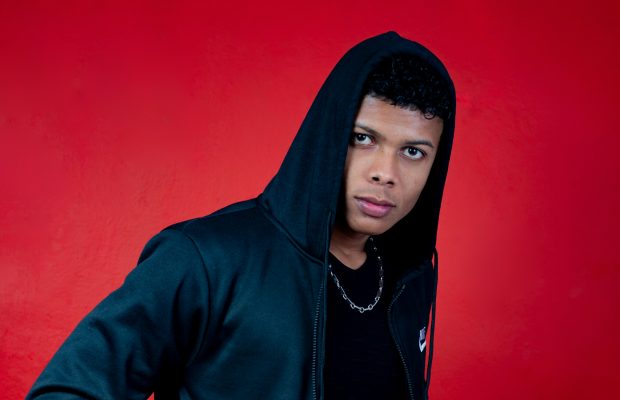 Reilin VM presenta su tema “La novela”