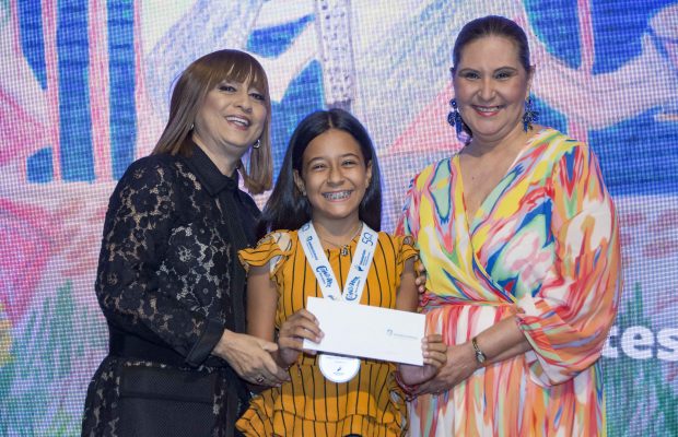 Voluntariado Banreservas premia a los ganadores del Concurso de Pintura Infantil Navideño