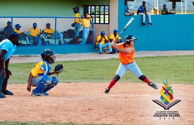 Sexta Zona vence al Sur en inicio del béisbol de los Juegos Escolares