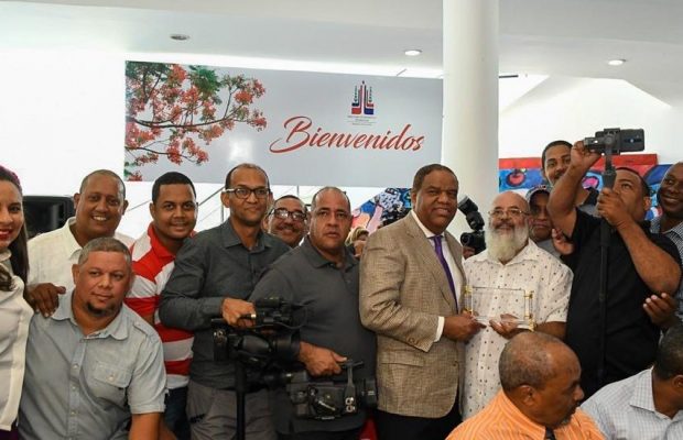 Ministro Díaz resalta labor de periodistas deportivos
