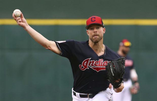 Corey Kluber cambiado de Cleveland  a los Rangers