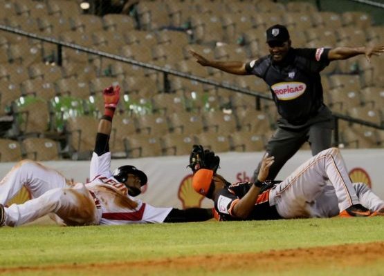 Licey aplasta a las Águilas; Leones dejan en el terreno a los Toros