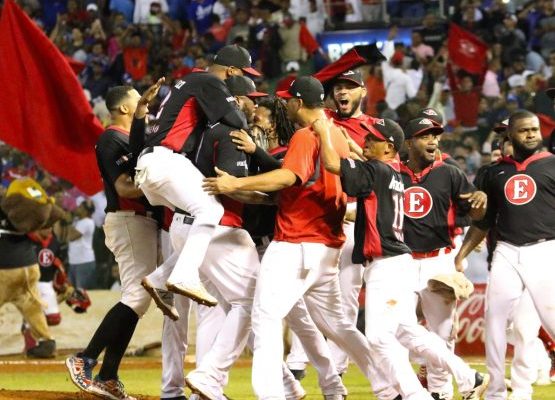 Leones y Águilas triunfan; se produce triple empate