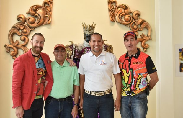 Comunicadores disfrutan del primer desfile del Carnaval Vegano