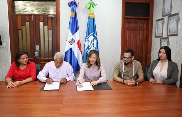 SRSM y Junta de Vecinos Jesús Nazaret firman acuerdo colaboración