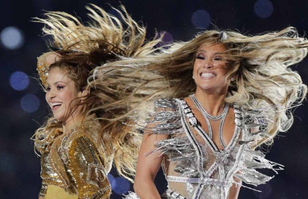 JLo y Shakira ofrecen un vibrante show en el Super Bowl