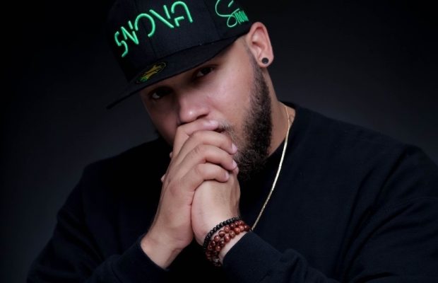 Snova muestra su versatilidad en “Persona a persona remix”