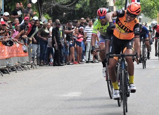 Joel García hace historia al ganar etapa seguida en vuelta ciclística independencia