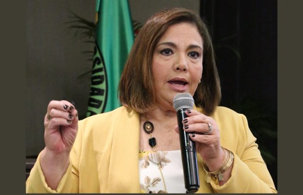 Experta considera debe haber colaboración entre docentes y directores médicos para éxito de los residentes