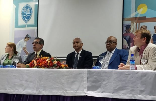 UASD presenta conferencia sobre los rankings universitarios