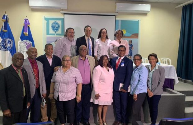 CATEDRÁTICA DE LA UASD  PRESENTA SU OBRA “DEL PINCEL A LA OPINIÓN”