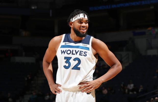Karl Towns dona US$100,000 a clínica que busca detectar el virus que causa el COVID-19