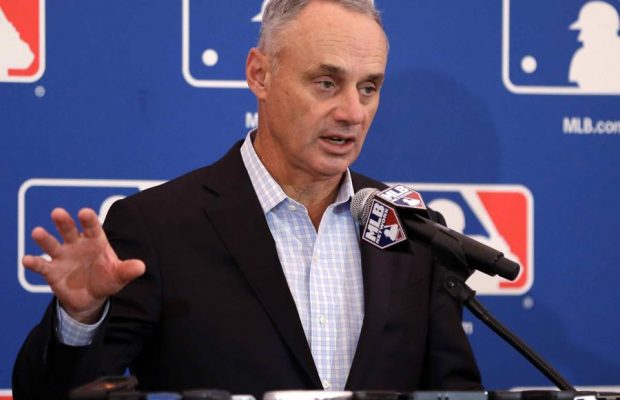 Rob Manfred proyecta inicio de Grandes Ligas en Mayo