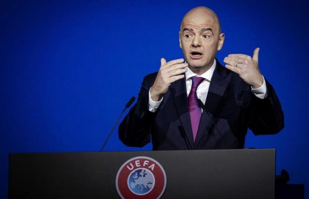 Jefes de la OMS y FIFA discuten cómo adaptar el fútbol a pandemia de COVID-19