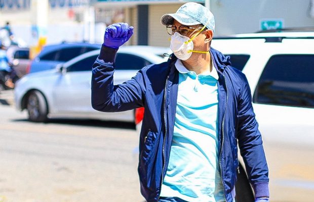 Jorge Minaya encabeza operativo de fumigación y desinfeción en Tenares
