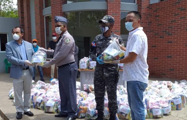 Comunidad China en RD dona a PN 200 Kits de alimentos