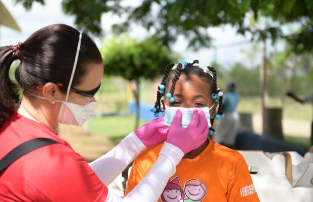 Fundación Los Arturitos realiza operativo de entrega de mascarillas