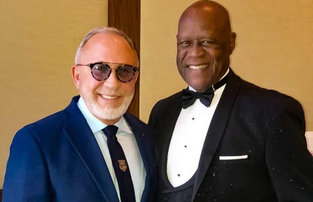 Johnny Ventura estrena sencillo producido por Emilio Estefan