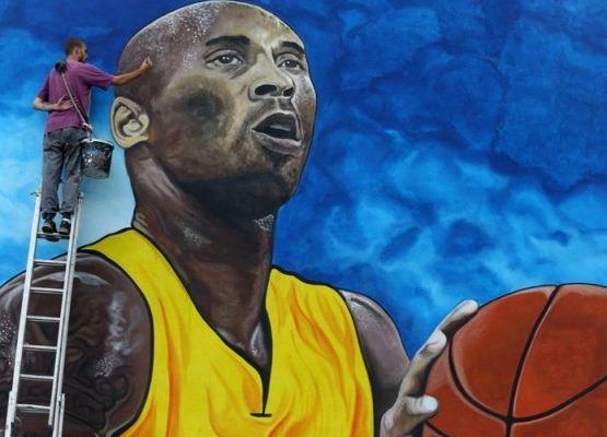 Honran con mural gigante a Kobe Bryant en colegio de Bosnia