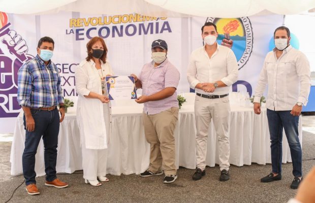 Otorgan premio “la arena emprendedora”