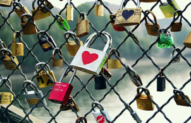 El “Puente de los Candados”,  escenario de una romántica y hermosa tradición parisina