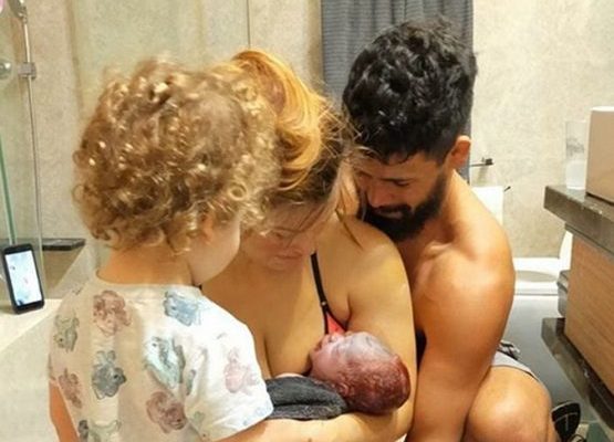 La excampeona de la UFC Miesha Tate da a luz en el suelo de su baño