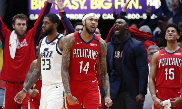 Jugadores de los Pelicans y Jazz planean arrodillarse durante el himno nacional