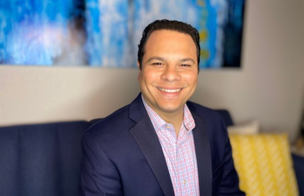Carlos Maxwell presentador dominicano de Telemundo se une al equipo de colaboradores de Telenoticias