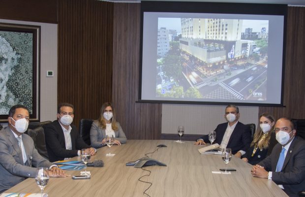 Ejecutivos del Grupo RCD Hotels visitan administrador de Banreservas