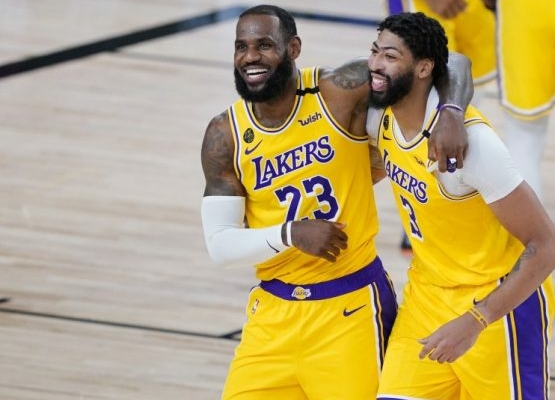 Lakers se colocan a uno final conferencia oeste al vencer Rockets