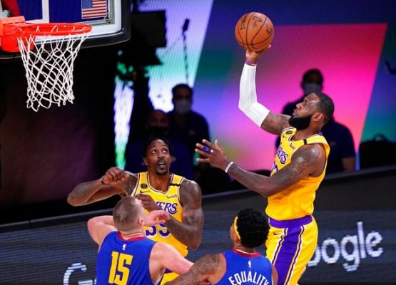 Lakers ganan tercero de la serie final del oeste